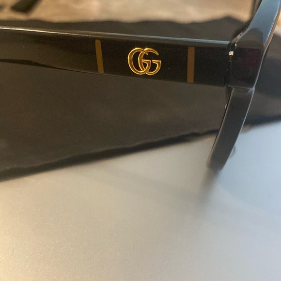 Revolve Lines Square Gucci sunglasses - Picture 5 of 12